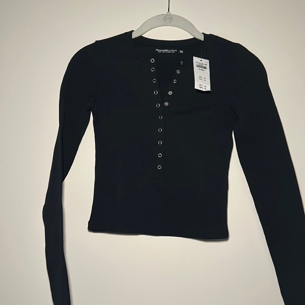 New! Abercrombie cropped black Henley